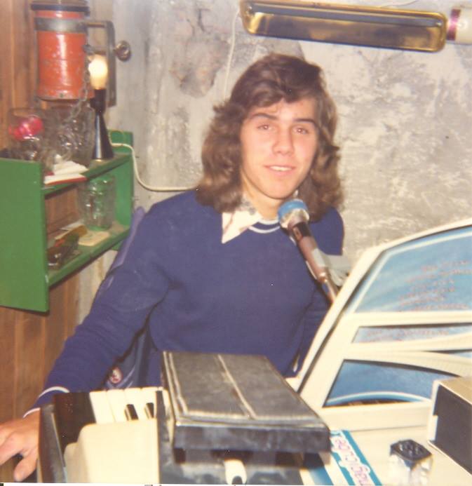 Dag Terje Rian på Farfisa orgel.