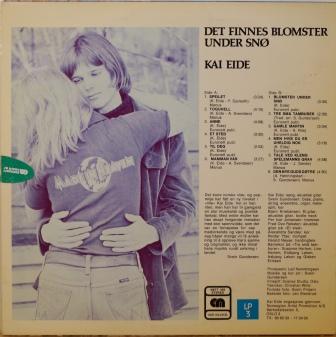 Da kan vi jo vise baksiden også da. Bildet av Kai med sin kone og ledsager i alle år, Heidi Eide